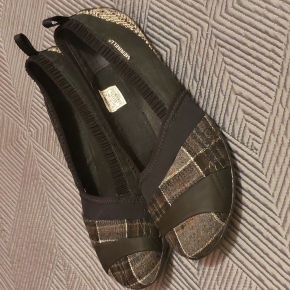 Merrell size 7.5 black flat shoes  for women - Picture 3 of 8